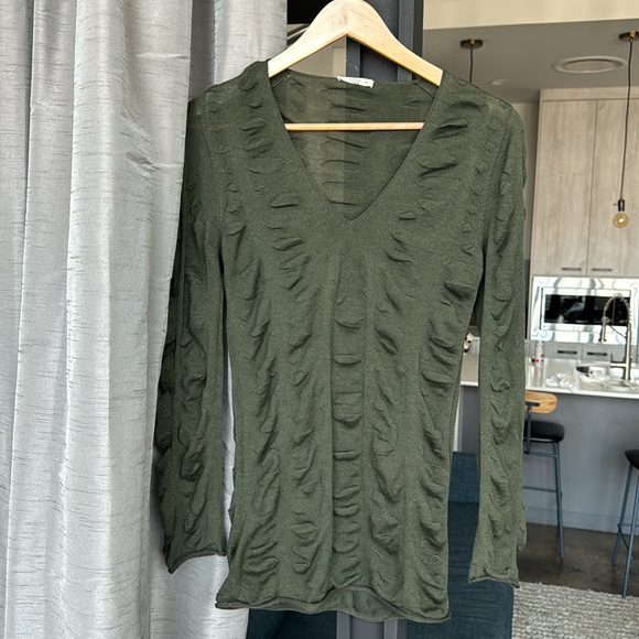 Prada Wool and Silk Blend Lightweight Avant-garde Sweater - US 4 or EU 40 - Picture 3 of 15